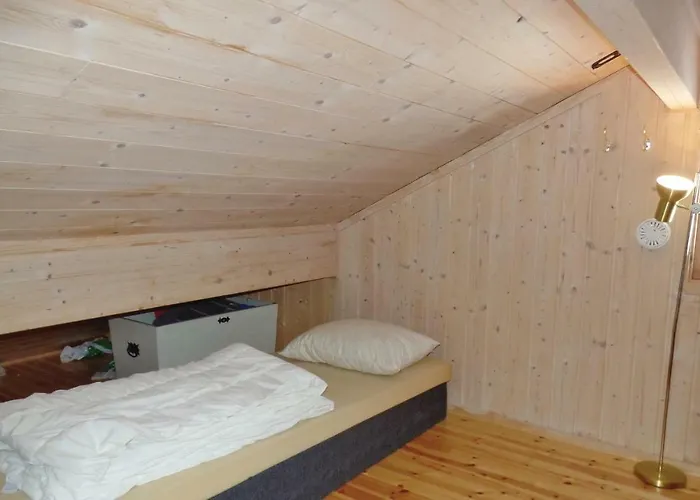 Hébergement de vacances 5 Bedroom Gorgeous In *